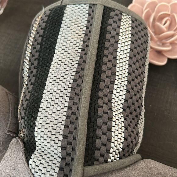 GUC UGG Australia Classic Short Woven UGGpure Lined boots(size 9) - Picture 9 of 13